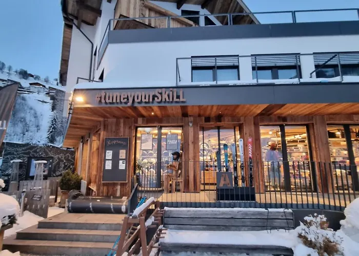 Skill Mountain Lodge - Ski Und Bike Hostel Im Sommer Mit Joker Card