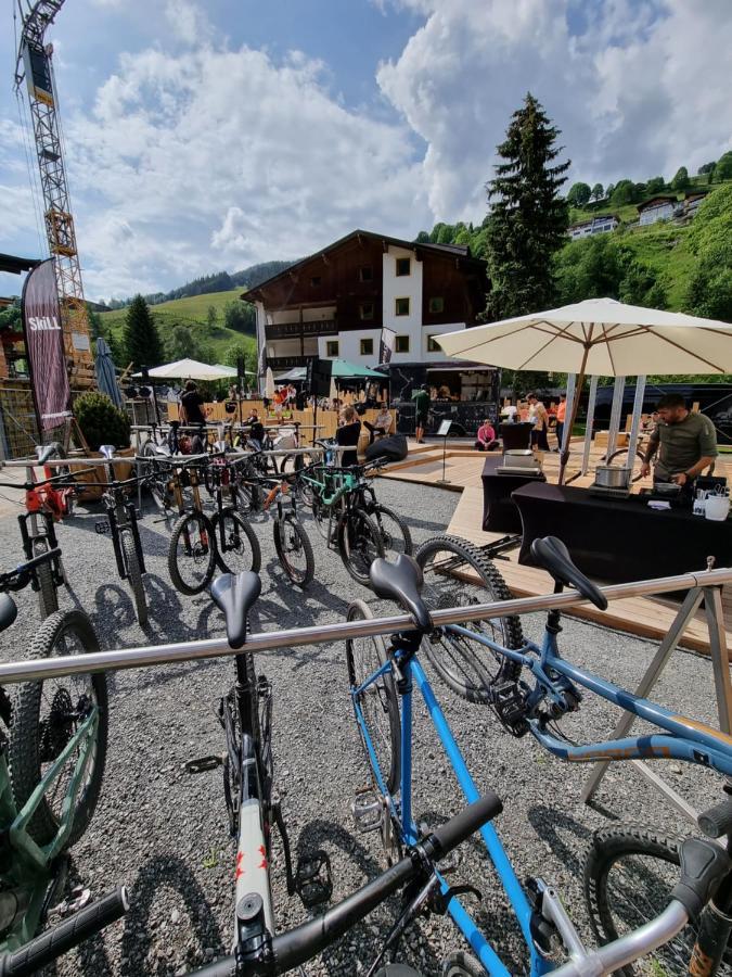 Skill Mountain - Und Bike Im Sommer Mit Joker Card Hostel Saalbach-Hinterglemm