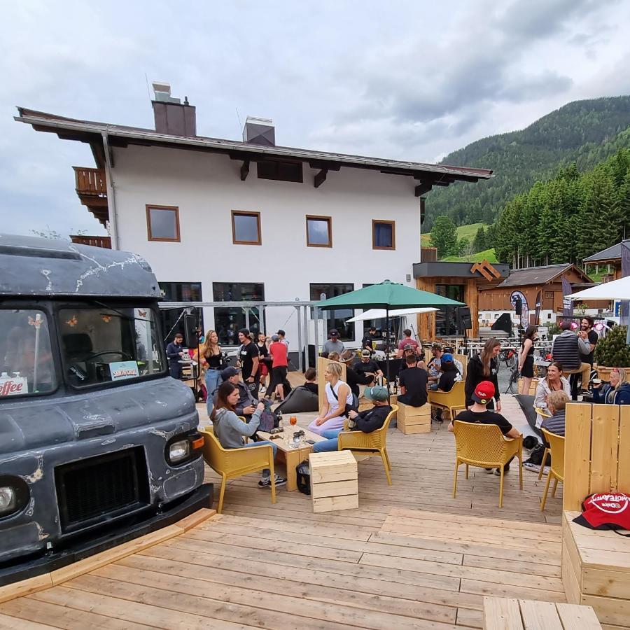 Skill Mountain - Und Bike Im Sommer Mit Joker Card Hostel *