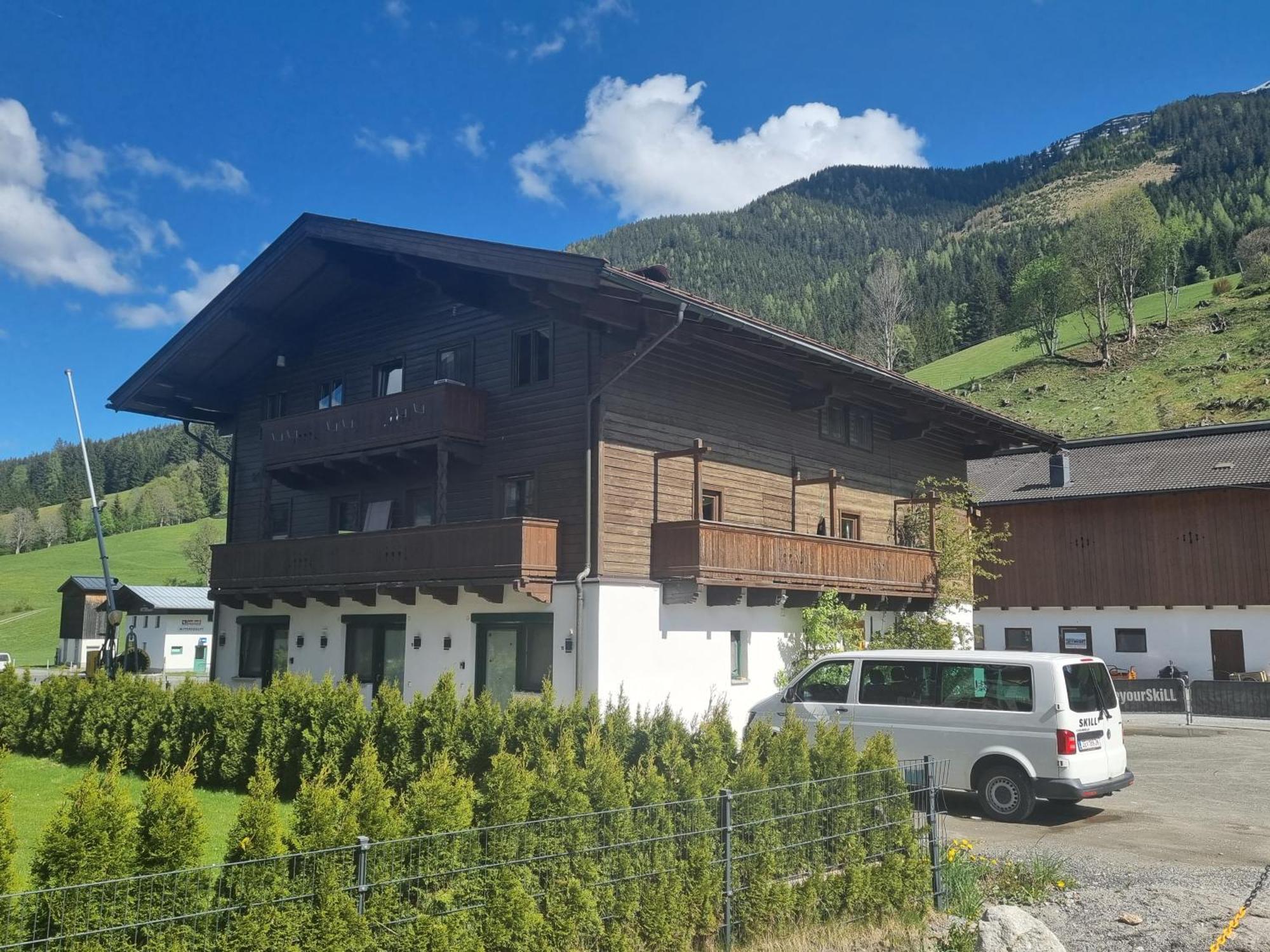 Skill Mountain - Und Bike Im Sommer Mit Joker Card Hostel *