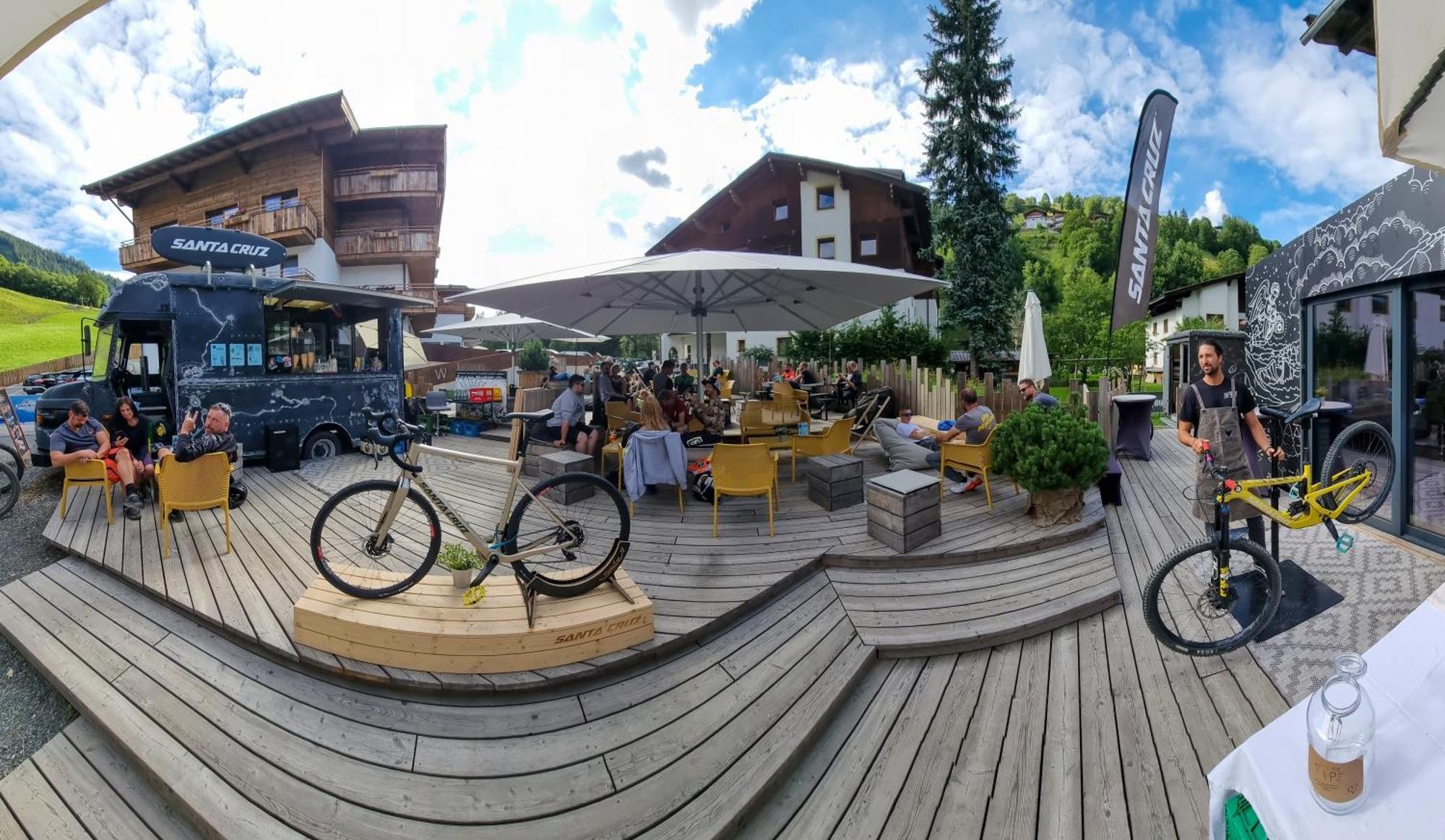 Skill Mountain - Und Bike Im Sommer Mit Joker Card Hostel Saalbach-Hinterglemm